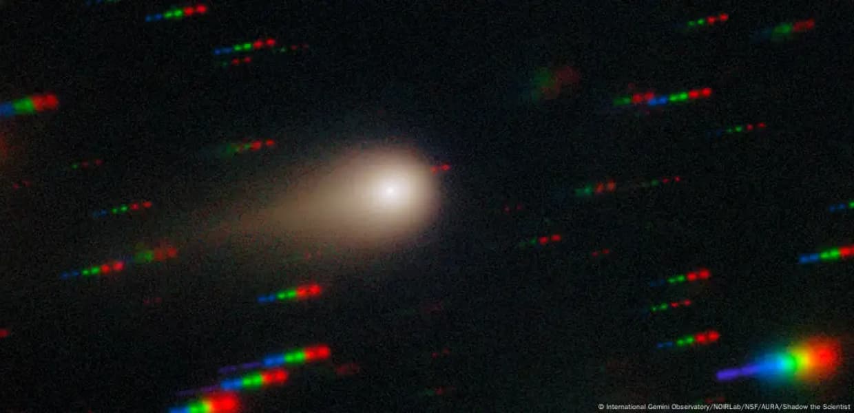 Imagen de portada para ¿Cometa o nave extraterrestre? El misterio del visitante interestelar 3I/ATLAS