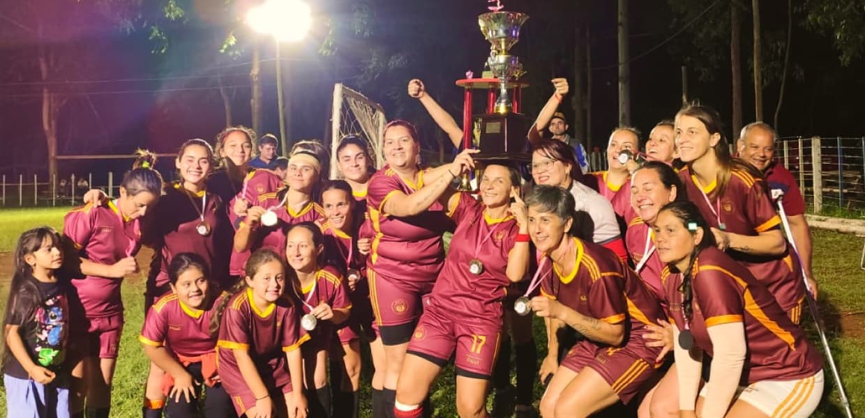 Campeón fútbol femenino - Deportivo Ruta 14