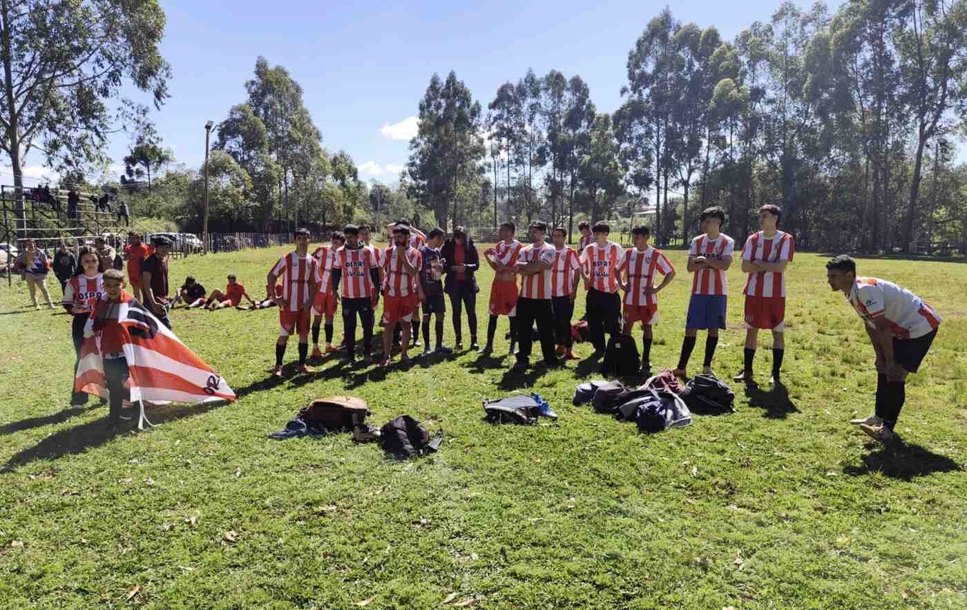 El plantel de Unión en la cancha durante la jornada de la final de la Liga de Fútbol 9.